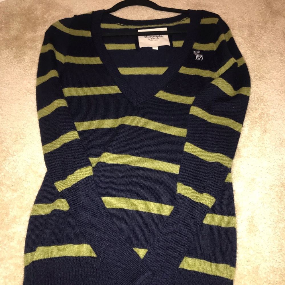 Abercrombie and Fitch, Small woman’s sweater